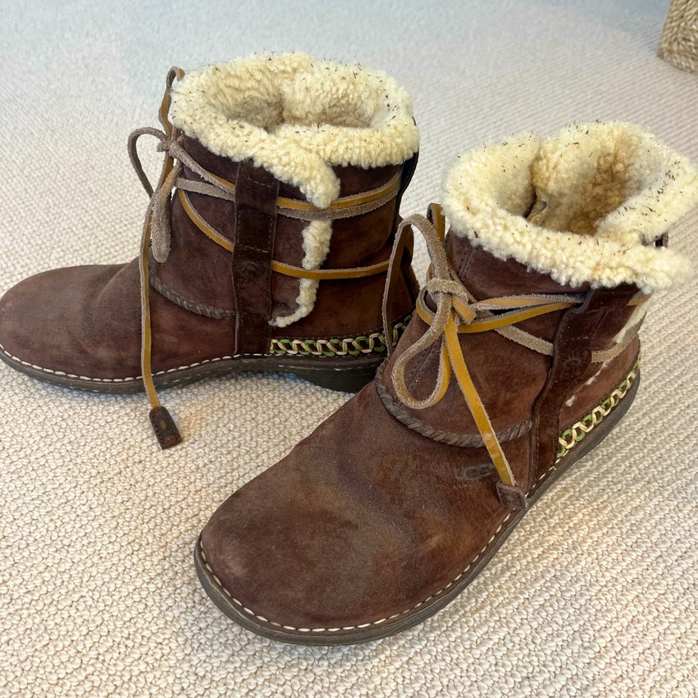 UGG Size 8- Leather and Shearling boot with rawhide laces